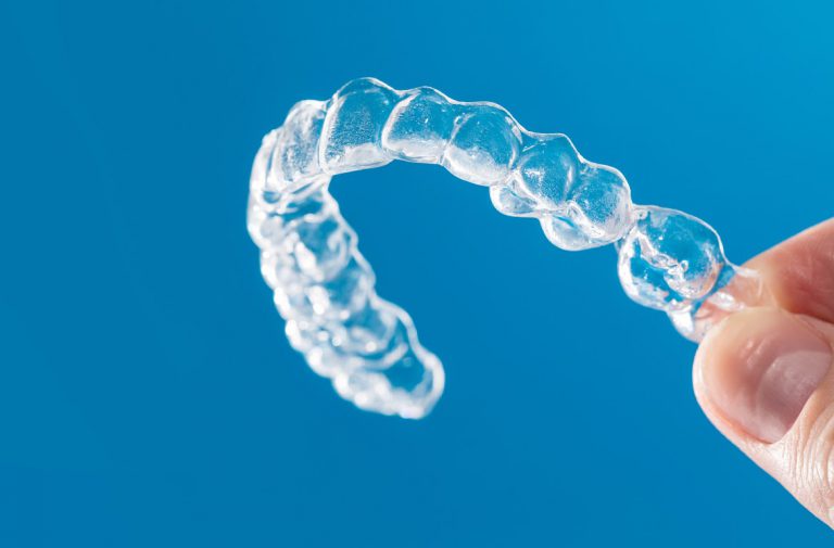 จัดฟันใส Invisalign