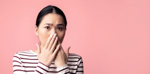 ทำวีเนียร์แล้วทำไมมีกลิ่นปาก จริงหรือ? เผย 5 สาเหตุที่หลายคนมองข้าม พร้อมวิธีดูแลไม่ให้มีกลิ่น